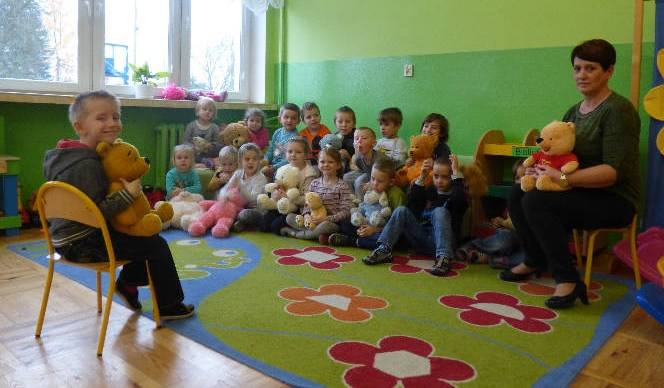 Dzień Pluszowego Misia dla uczniów w Stępocicach. Maskotki przywędrowały do szkoły