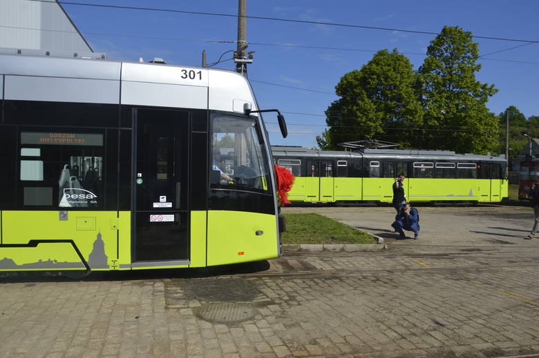 W maju 2019 w Gorzowie witaliśmy nowe tramwaje. Wśród witających był prezydent Jacek Wójcicki. Wszystko wskazuje na to, że nie będzie nowym składom dane pojechać nową linią przez ul. Piłsudskiego i Górczyńską...