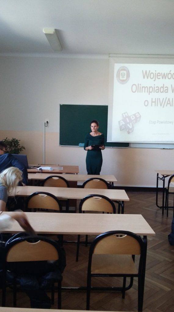 Powiatowe eliminacje olimpiady wiedzy o chorobie AIDS i wirusie HIV w Łowiczu [ZDJĘCIA]