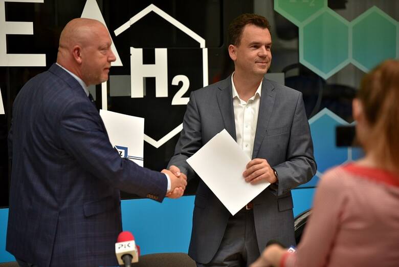 Zawisza Bydgoszcz i ARP E-Vehicles podpisali umowę sponsorską, którą podpisali Krzysztof Bess i Piotr Śladowski. Podczas uroczystości obecni byli także