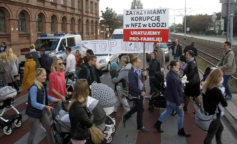 Protest w obronie szpitala Pro Familia przed siedzibą NFZ w Łodzi