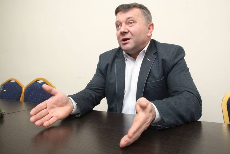 Jerzy Wijas, prezes Zakładu Usług Komunalnych w Piekoszowie  zapewnia, że chce pomóc.