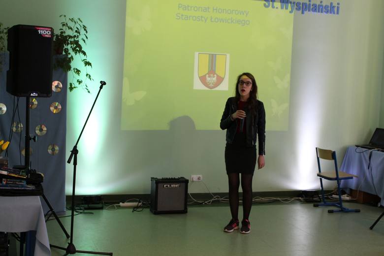 Uczniowie ZSP nr 4 w Łowiczu zdominowali festiwal piosenki anglojęzycznej (Zdjęcia)