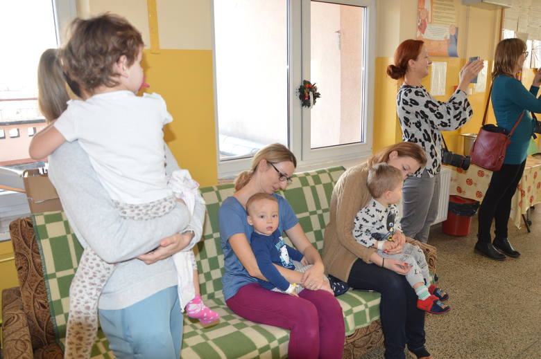 Mikołajki 2019 w Łowiczu. Prezenty dla dzieci ze szpitalnej pediatrii w Łowiczu [ZDJĘCIA]