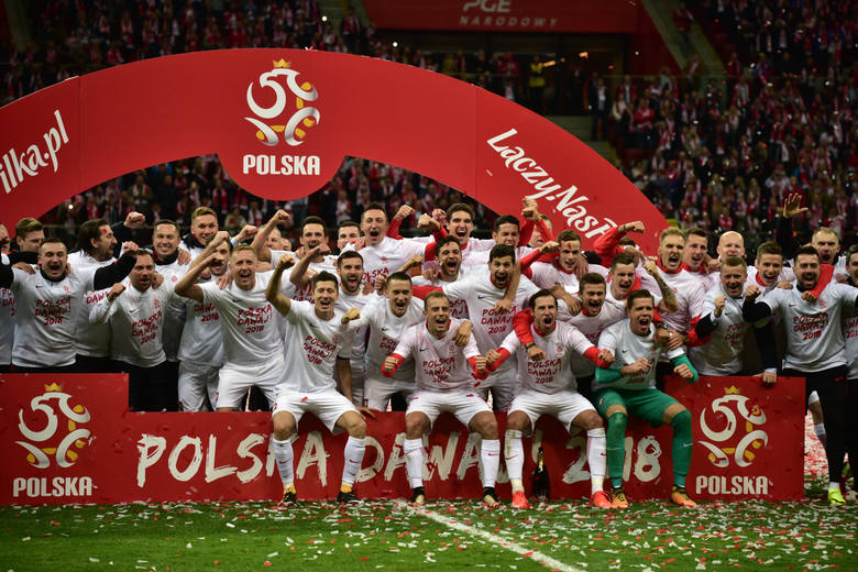 Pokonując w niedzielę Czarnogórę, Polacy zapewnili sobie awans na przyszłoroczne mistrzostwa świata w Rosji. Grupowych rywali piłkarze Adama Nawałki