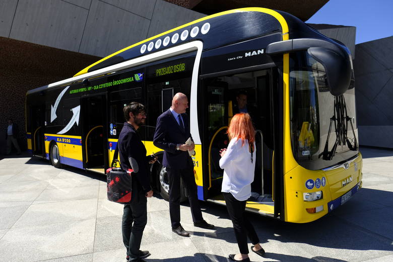 Rok temu podpisano nową umowę na dostawę kolejnych autobusów hybrydowych dla toruńskich MZK