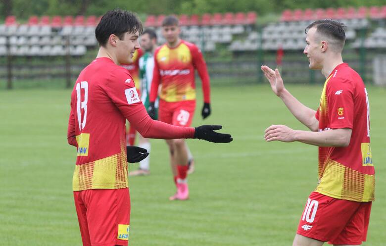 Miłosz Strzeboński zdobył dla Korony II Kielce zwycięską bramkę w meczu z GKS Rudki.