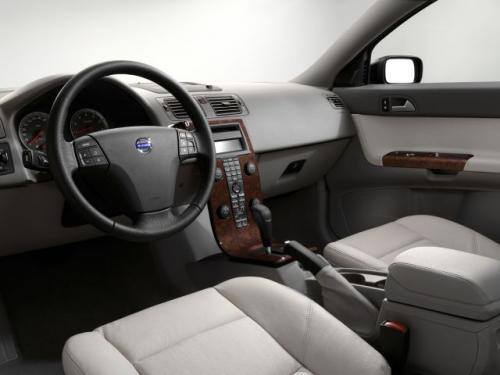 Fot. Volvo: Wnętrze Volvo wykonane jest bardzo precyzyjnie, a materiały są wysokiej jakości.
