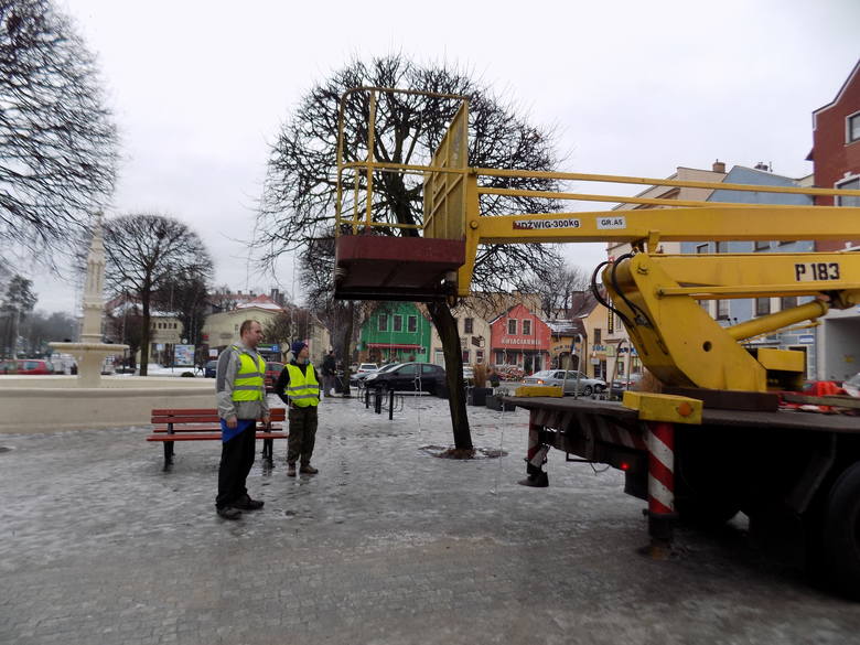 W poniedziałek, 11 stycznia zdemontowano ozdoby na pl. Słowiańskim.