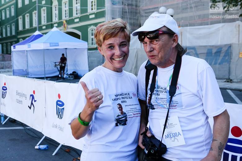 Bloger Andrzej Witek wygrał 37. edycję szczecińskiego półmaratonu rozegranego przy upalnej pogodzie w ostatni weekend wakacji. W biegu na 10 km triumfował Bartosz Jurgiewicz. Na starcie stanęło 3300 uczestników. To rekord imprezy. 