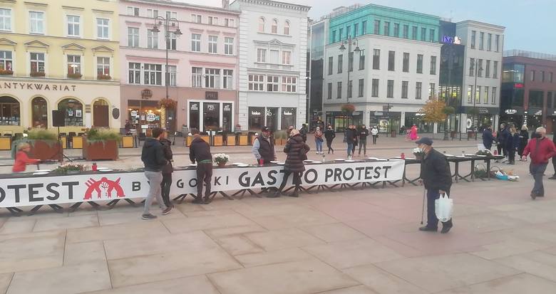 Bydgoski Gastro Protest - „stypa” na Starym Rynku [relacja]