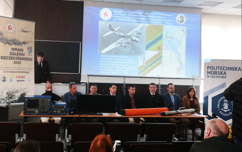 Konferencja prasowa podsumowująca prace na wraku bombowca B 17G
