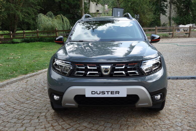 Po czterech latach obecności na rynku Dacia odświeżyła aktualną, drugą generację swojego bestsellerowego modelu Duster. Przypomnijmy, że debiut tego