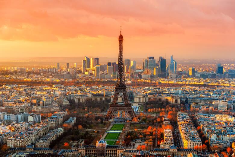Francja zajęła trzecie miejsce w rankingu europejskich krajów na wakacje 2022. Paryż nadal uchodzi za jedno z najatrakcyjniejszych turystycznie miast