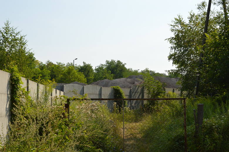 Hałda odpadów z niemieckiej huty cynku w Chemnitz od sześciu lat zalega na prywatnej działce w Tuplicach. Kiedy niemiecka strona zabierze 40 tysięcy ton odpadów? 