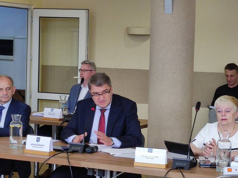 Prezydent Janusz Chwierut przedstawił radnym raport o stanie miasta