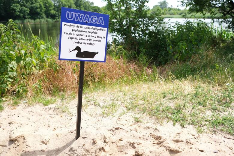 Zakaz śmiecenia na kąpielisku nad Jeziorkiem Czerniakowskim w Warszawie