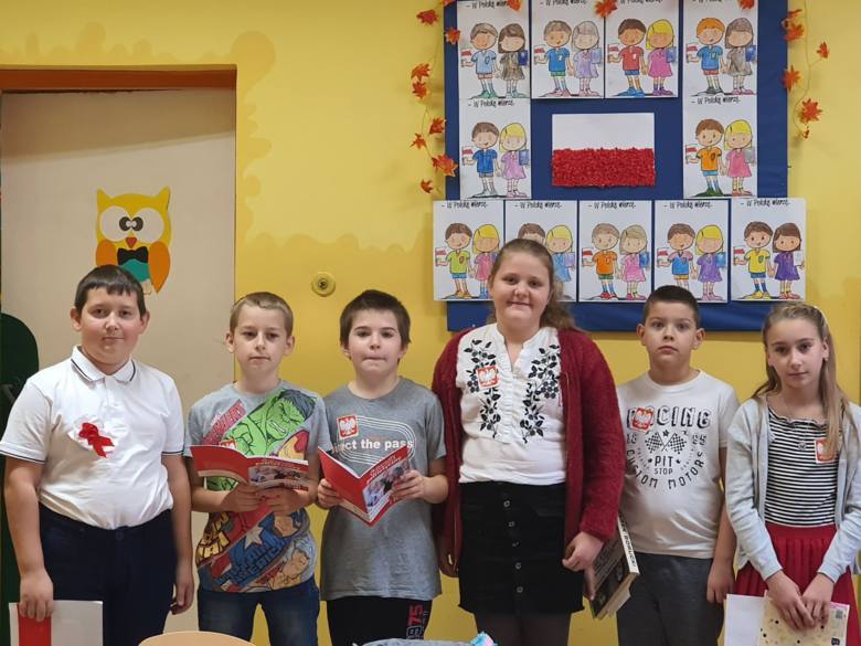 Dzieci z Sokolnik Mokrych w Gminie Wieniawa przygotowały akademię patriotyczną