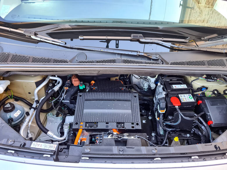 Niedawno miałem okazję sprawdzić w praktyce model Opel Combo-e Life XL, który jest elektryczną interpretacją praktycznego i pojemnego auta rodzinnego.