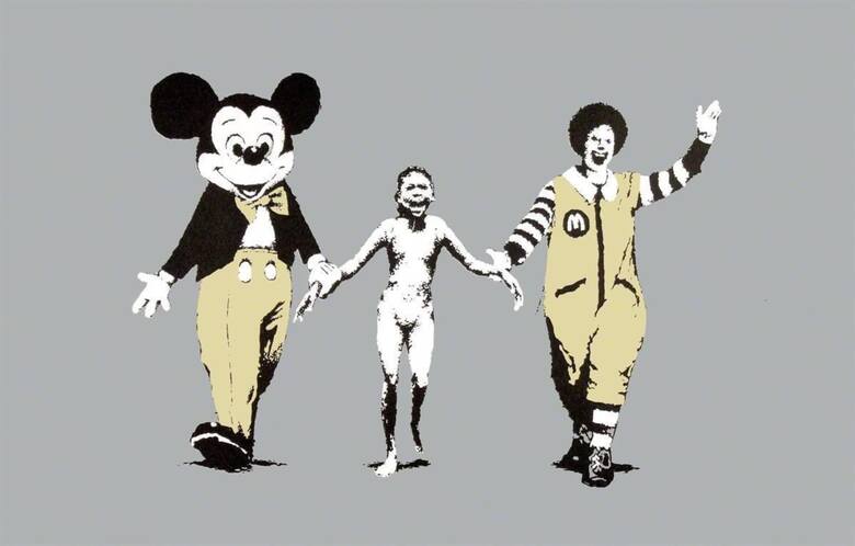 Banksy nie boi się poruszać tematu konsumpcjonizmu kontrastującego z problemami przez ten konsumpcjonizm wywołany.