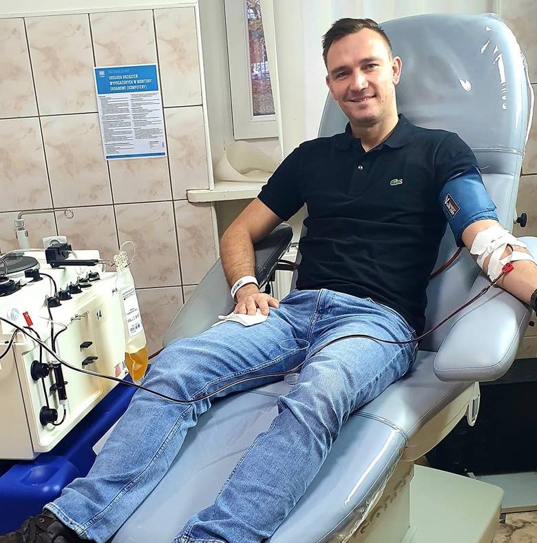 Radny Paweł Wysocki przeszedł koronawirusa i teraz oddaje swoje osocze: zawsze marzyłem, by uratować komuś życie. Może w ten sposób się uda?