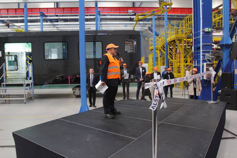 Nowa hala montażowa w zakładach Alstom Konstal w Chorzowie, w której powstają wagony dla kolei holenderskich.