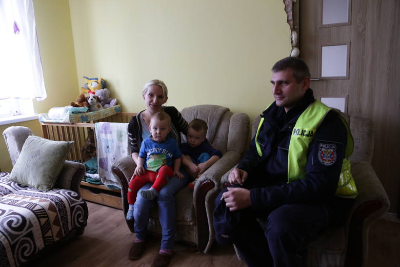 Policjant z Iłowej uratował siedmioosobową rodzinę. "Nie jestem bohaterem, ale lubię pomagać"