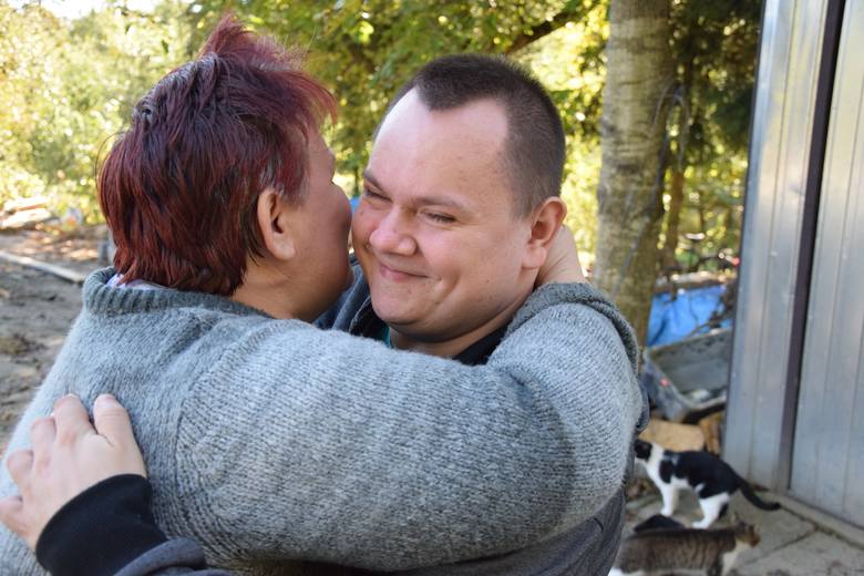 Dzięki akcji pomocy rozkręconej przez Marcina Górala, niepełnosprawny Kamil Kielar i jego mama Krystyna wkrótce zamieszkają w nowym domu.