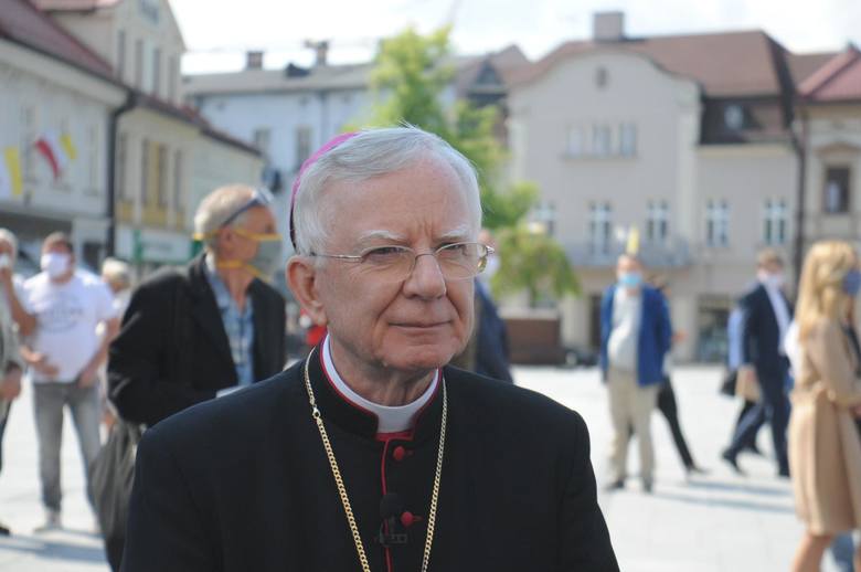 Ks. Tadeusz Isakowicz-Zaleski mówi, że różne skandale w Kościele nadal nie są wyjaśnione, m.in. molestowanie kleryków przez abpa Juliusza Paetza. - „Mafia