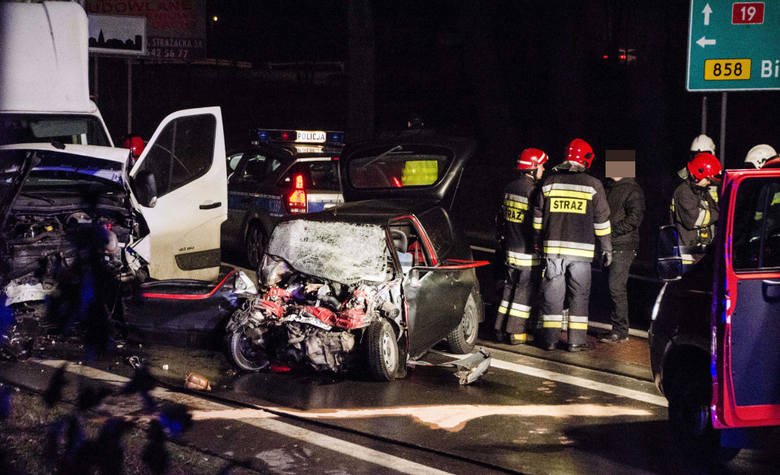 Śmiertelny wypadek w Zarzeczu. W czołowym zderzeniu aut zginął 24-latek