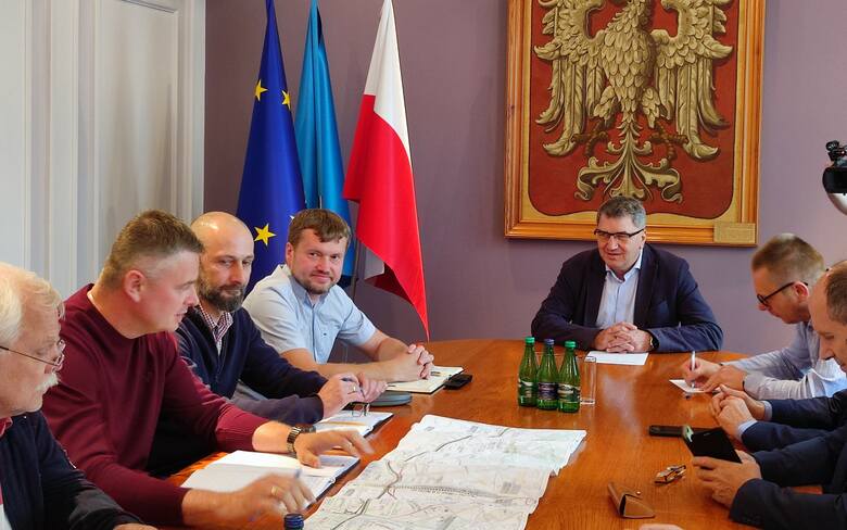 Spotkanie w UM w Oświęcimiu z udziałem przedstawicieli władz samorządowych miasta, gminy i powiatu oraz inwestora GDDKiA i wykonawcy