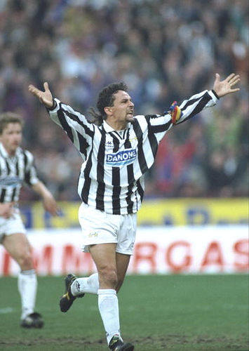 5. Roberto Baggio<br /> <br /> Legendarny napastnik reprezentacji Włoch zdobył z Juventusem Puchar UEFA, był też dwukrotnym mistrzem Włoch, a przede wszystkim dwukrotnym medalistą mistrzostw świata. Niewielu wie o tym, że otrzymał również… nagrodę od laureatów pokojowego Nobla. Uważany swego...
