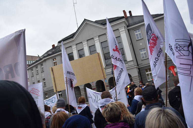 Pracownicy jednostek miejskich z Rybnika chcą 1500 zł PLUS