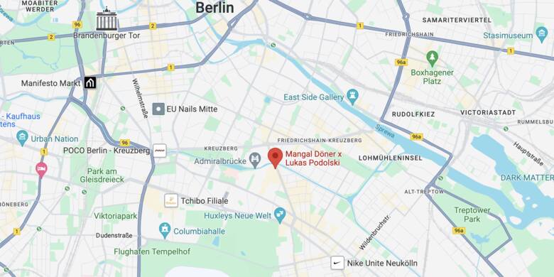 Lukas Podolski otworzył kebaba w Berlinie. Klienci ustawiali się w kolejce od 4:00 rano. Ogromne zainteresowanie