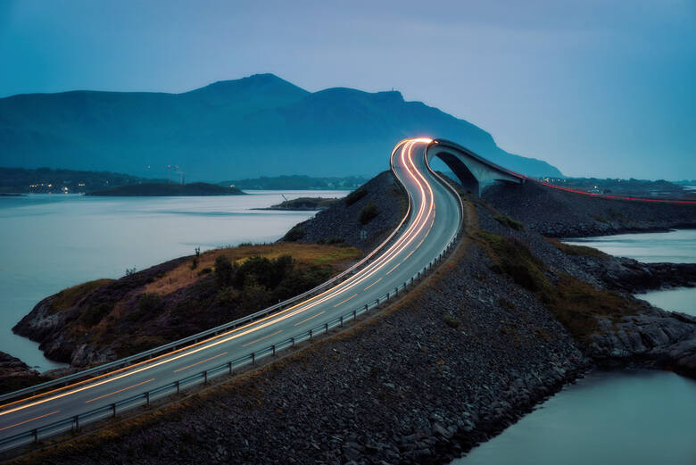 Droga Atlantycka w Norwegii o zmierzchu