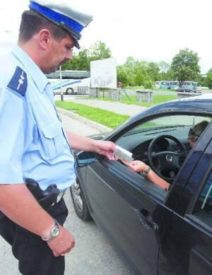 Braki kadrowe w policji sprawiają, że dłużnik może latami unikać kontroli drogowej.