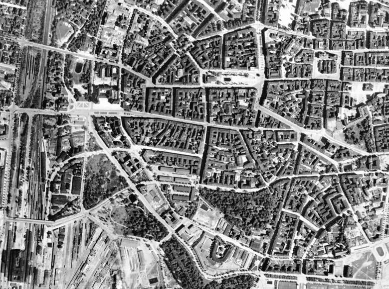 10 miesięcy przed nadejściem frontu Poznań został zbombardowany. To był największy nalot, jaki dotknął miasto w czasie II wojny światowej.  Widać efekty?