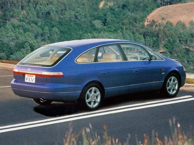 W połowie lat 90. Toyota i Lexus pokazały światu koncepcyjny pojazd FLV. Auto o nieszablonowym nadwoziu pokazywało ciekawe podejście Japończyków do projektowania