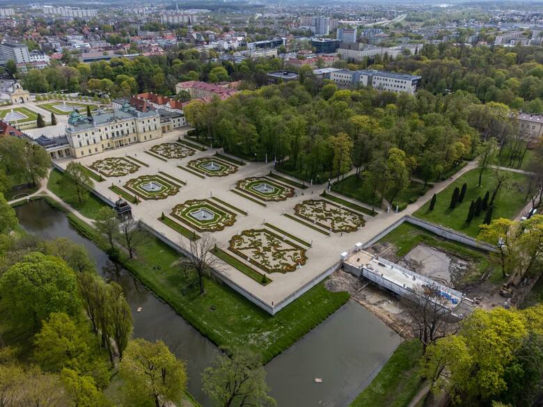 Widok z lotu ptaka na ogrody Pałacu Branickich
