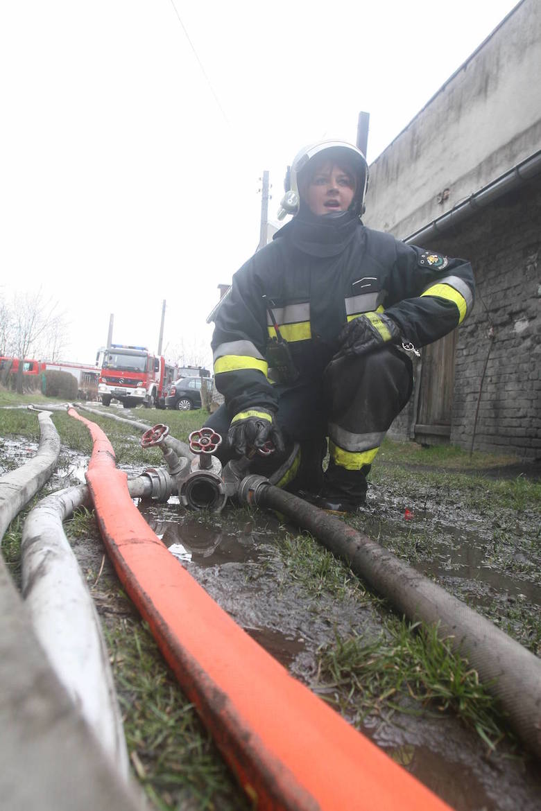 Pożar pralni chemicznej w Będzinie widać nawet na Środuli w Sosnowcu