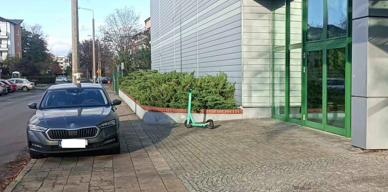 Oto, gdzie zostawiają swoje auta "mistrzowie parkowania" z Torunia. Masz podobne fotografie w swoim smartfonie? Wyślij je nam na adres: