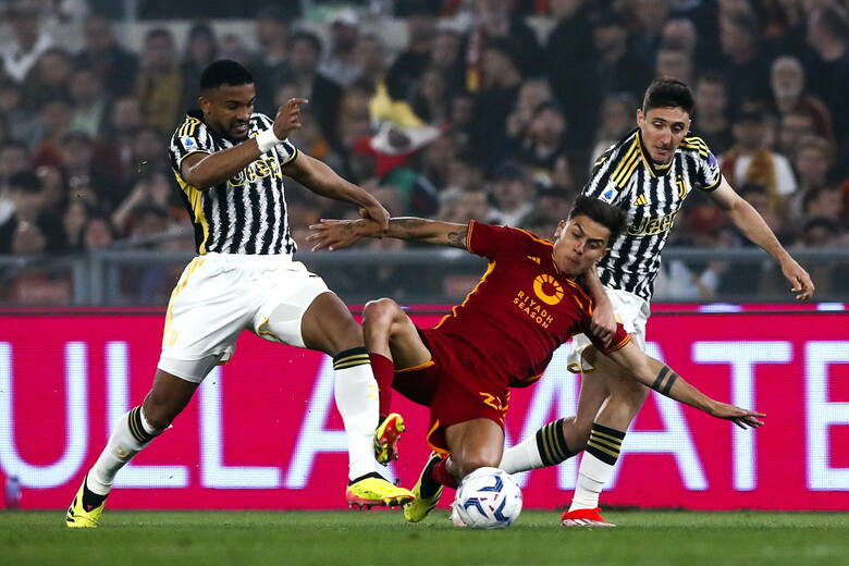 Paulo Dybala (Roma) w meczu z Juvnetusem.