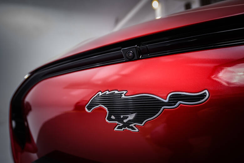 Niektórym z Was pewnie trudno się będzie oswoić z faktem, że Mustang to już nie tylko legendarne coupe/cabrio z pięciolitrowym, pięknie brzmiącym V8
