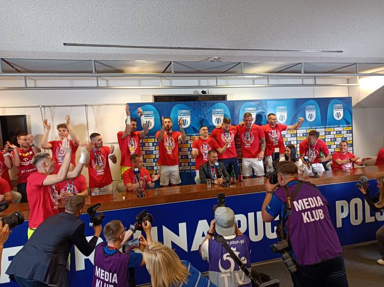 Piłkarze Wisły Kraków przerwali konferencję prasową na PGE Narodowym po finale Pucharu Polski