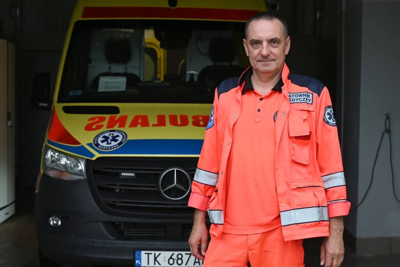 - Paweł Gryc jest ratownikiem medycznym już od trzydziestu lat.