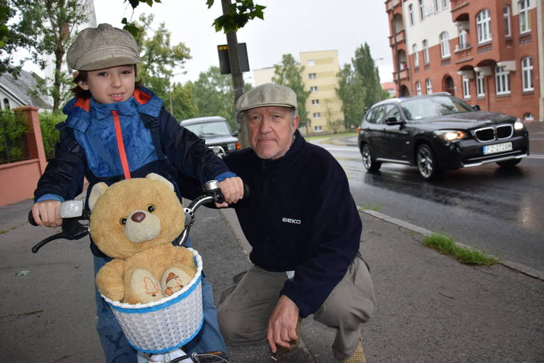 - Na remont ul. Walczaka to już czas najwyższy - mówi Bogdan Sobociński, dziadek 7-letniego Marcina Krzemińskiego.