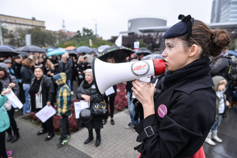 Czarny protest na Pomorzu. Strajk kobiet w Gdańsku i innych miastach  [ZDJĘCIA, WIDEO]