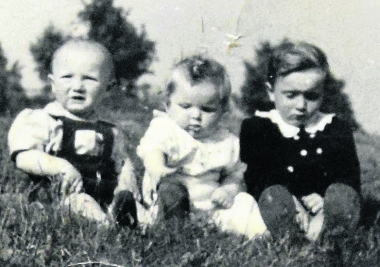 Od lewej Ryszard, Stanisław i Edmund, dzieci pani Romany.