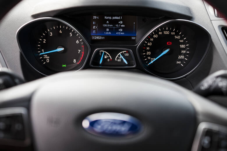 Ford Kuga Zapytaliśmy małżonków, co ich najbardziej zaskoczyło podczas testu:- „Prowadzenie - zawsze sądziłem, że SUV będzie bujał się w zakrętach, a