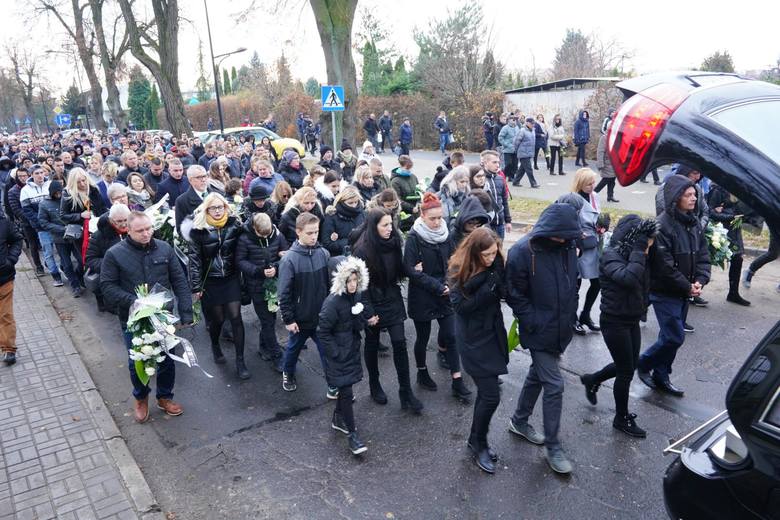 21-letni Adam został zastrzelony przez policjanta 14 listopada w Koninie. W czwartek, 21 listopada, odbył się jego pogrzeb.